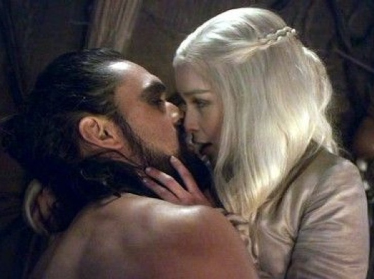 Behind the Scenes of Emilia Clarke’s First On-Screen Kiss What Really Happened on Set